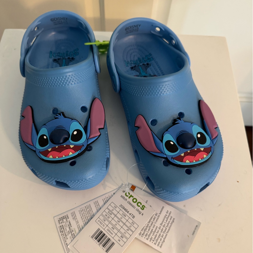 CROCS Stitch Classic Clog in Blue